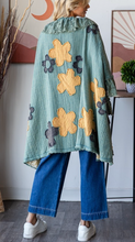 Load image into Gallery viewer, Oli &amp; Hali - WASHED FLORAL PATCHWORK DUSTER