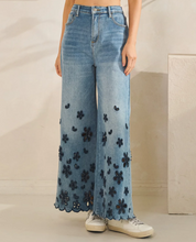 Load image into Gallery viewer, Oli &amp; Hali - WASHED FLOWER CUTOUTS DENIM PANTS