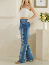 Load image into Gallery viewer, Oli &amp; Hali -Washed Rose Printed Medium Wash Jeans