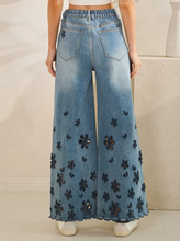 Load image into Gallery viewer, Oli &amp; Hali - WASHED FLOWER CUTOUTS DENIM PANTS