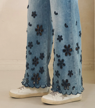 Load image into Gallery viewer, Oli &amp; Hali - WASHED FLOWER CUTOUTS DENIM PANTS