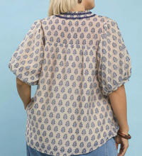 Load image into Gallery viewer, Umgee - Two Tone Abstract Print Top