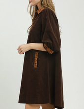 Load image into Gallery viewer, Umgee - V-Neck Shift Dress with Contrast Trim