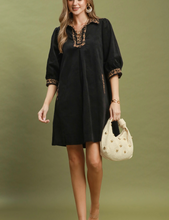 Load image into Gallery viewer, Umgee - V-Neck Shift Dress with Contrast Trim