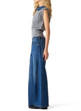 Load image into Gallery viewer, STEVE MADDEN - KELSON SWEATER